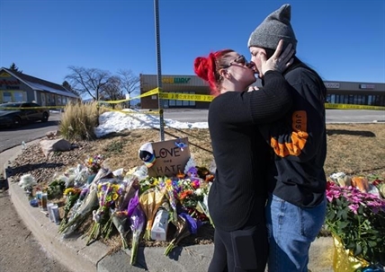 Police: Gunman kills 5 at gay club, is subdued by patrons | iNFOnews.ca Police: Gunman kills 5 at gay club, is subdued by patrons | iNFOnews.ca