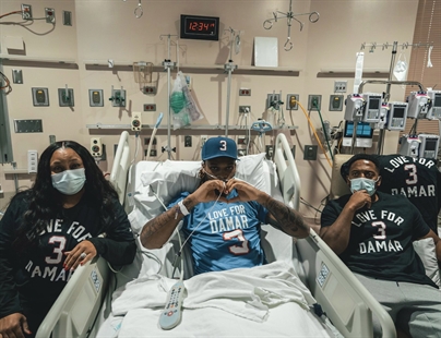 Hamlin visits Bills for 1st time since cleared to go home | iNFOnews.ca Hamlin visits Bills for 1st time since cleared to go home | iNFOnews.ca