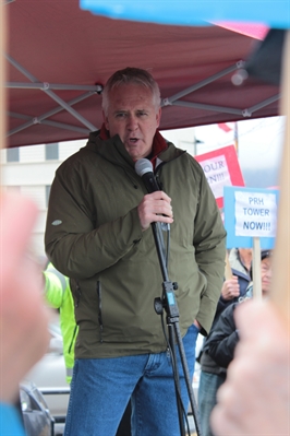 Hospital rally draws huge crowd despite bad weather | iNFOnews.ca