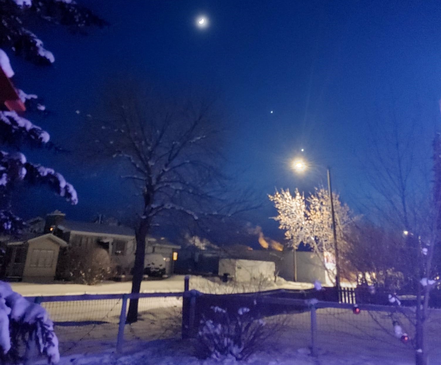 iN PHOTOS: Moon and planets aligned in Thompson-Okanagan night sky | iNFOnews.ca