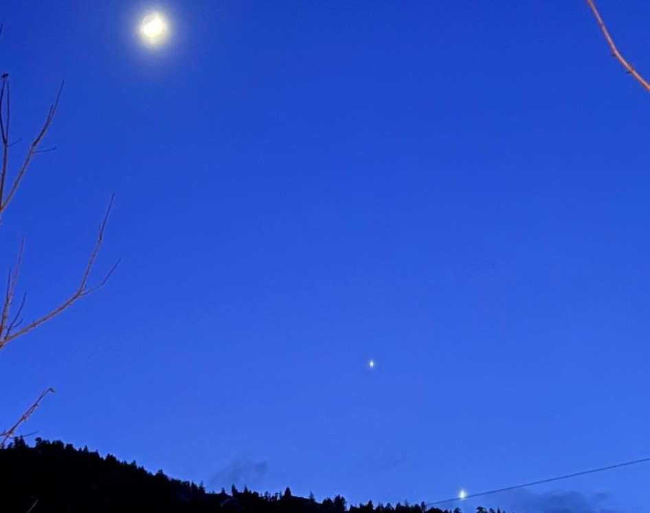 iN PHOTOS: Moon and planets aligned in Thompson-Okanagan night sky | iNFOnews.ca