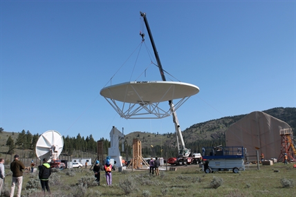 Second lift of radio telescope dish a success | iNFOnews.ca