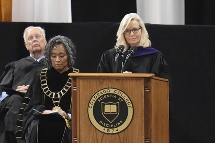 Liz Cheney urges graduates not to compromise with the truth in commencement speech | iNFOnews.ca Liz Cheney urges graduates not to compromise with the truth in commencement speech | iNFOnews.ca