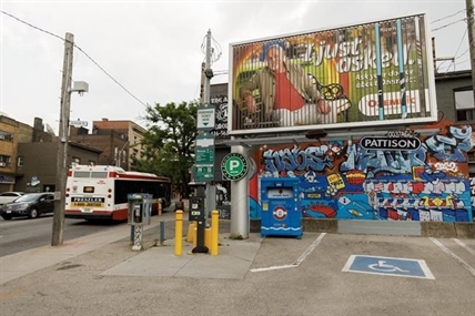 Ozempic ads seem to be everywhere. Doctors and ethics experts are worried about that | iNFOnews.ca