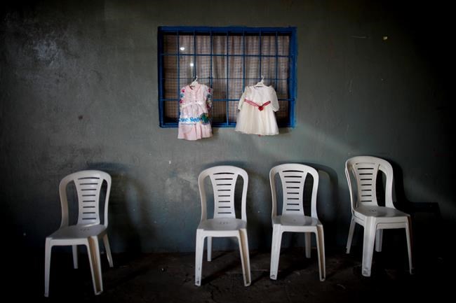Argentines seek soup kitchens, barter markets amid crisis | iNFOnews.ca