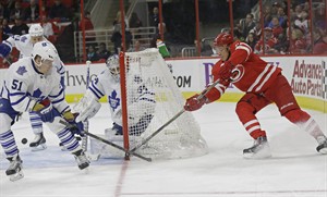 Eric Staal has goal and assist as Hurricanes beat Maple Leafs 2-1 to sweep season series | iNFOnews.ca CP31987098