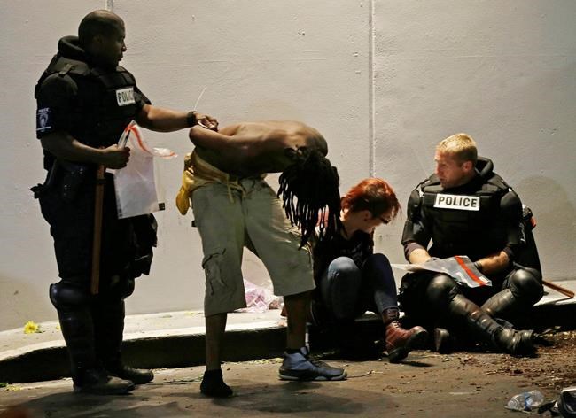 Charlotte under state of emergency in 2nd night of protests | iNFOnews.ca