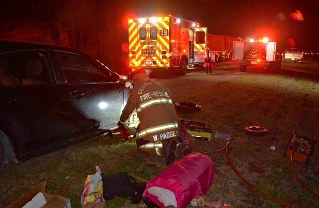 Woman calls 911 with toes after hands crushed changing tire | iNFOnews.ca Woman calls 911 with toes after hands crushed changing tire | iNFOnews.ca