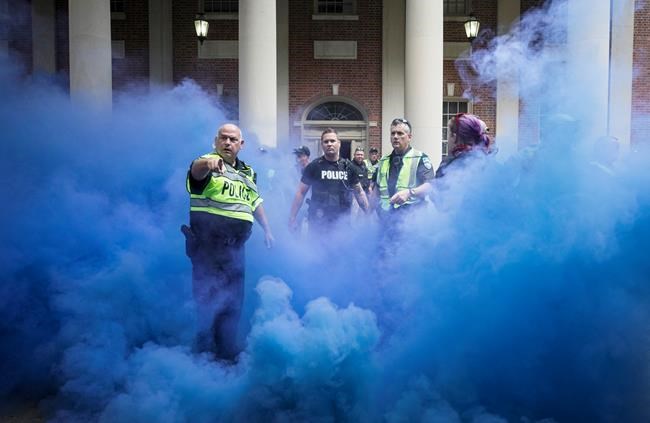8 arrested in protest over toppled Confederate statue | iNFOnews.ca