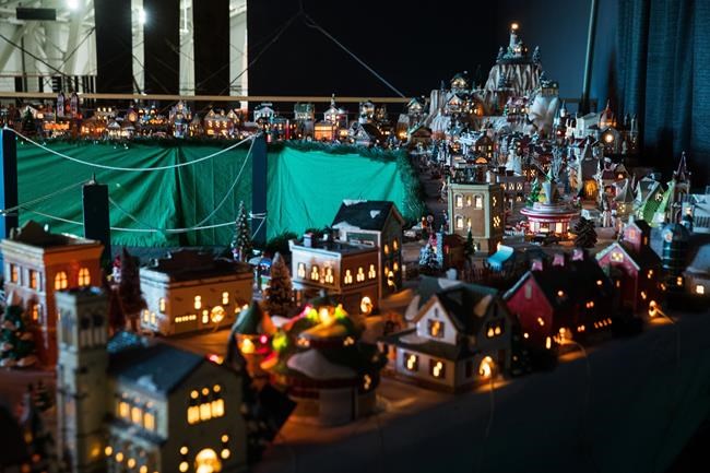 Nebraska couple donates Christmas village to museum | iNFOnews.ca