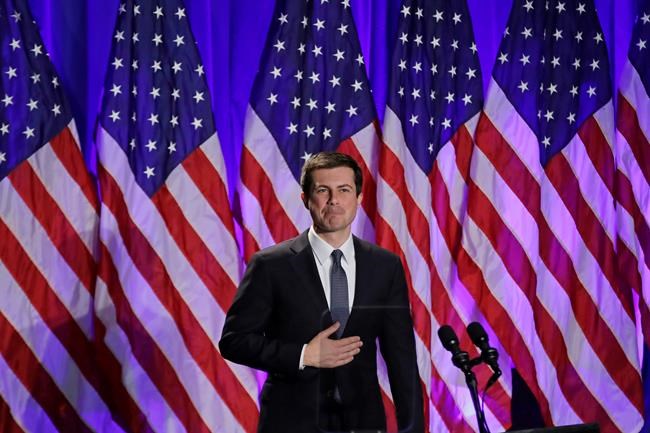 Trump, 2020 Dem contenders tout efforts to boost veterans | iNFOnews.ca CP673777307
