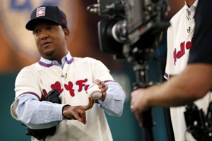 A year for the books: Pitcher Pedro Martinez, new Hall of Famer, has memoir out in May | iNFOnews.ca CP31389906