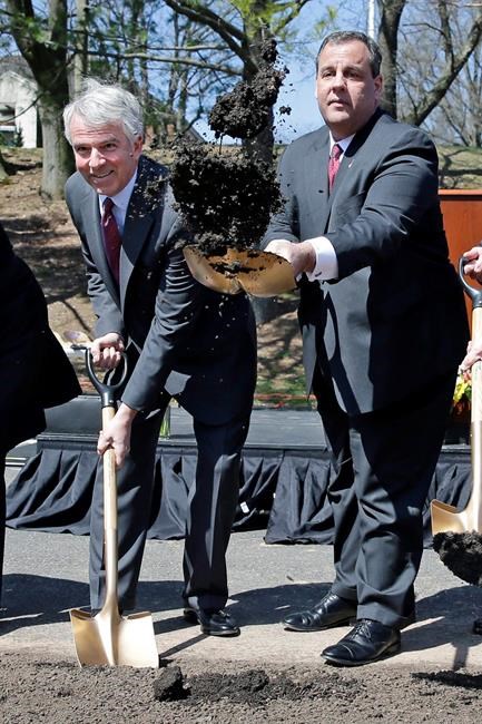 Former pharma exec, Christie backer seeks to oust Menendez | iNFOnews.ca