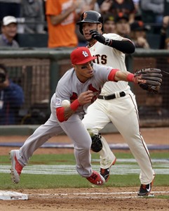 Choate's wild throw on bunt allows run to score in 10th, Giants top Cards 5-4 in NLCS Game 3 | iNFOnews.ca Choate's wild throw on bunt allows run to score in 10th, Giants top Cards 5-4 in NLCS Game 3 | iNFOnews.ca