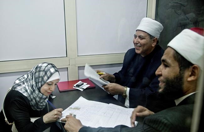 Clerics offering religious edicts in Cairo metro stir debate | iNFOnews.ca Clerics offering religious edicts in Cairo metro stir debate | iNFOnews.ca