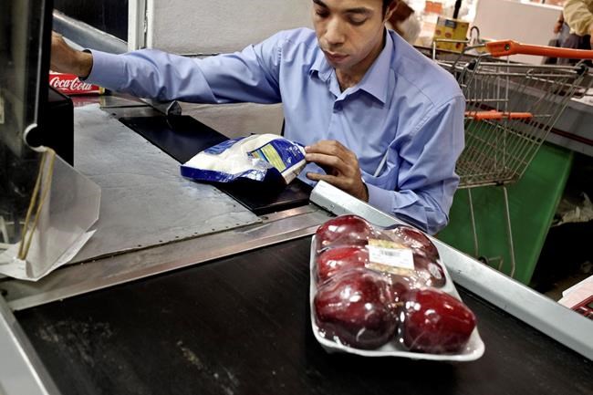 Egypt devalues, floats its currency, meeting key IMF demand | iNFOnews.ca