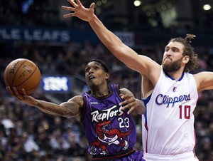 Toronto Raptors rally from first-half hole to defeat the Los Angeles Clippers | iNFOnews.ca CP31799278
