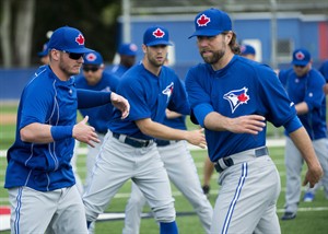 R.A. Dickey and Mark Buehrle to open Blue Jays intrasquad game in Dunedin | iNFOnews.ca CP32105047