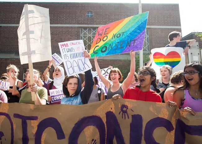 Ontario students walk out of class to protest sex-ed curriculum changes | iNFOnews.ca