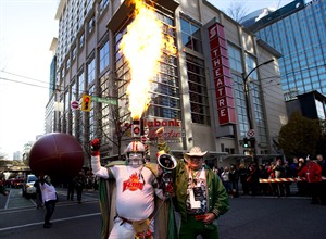 Fans aglow with Grey Cup pride along parade route in Vancouver before big game | iNFOnews.ca CP30914582