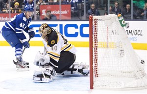 Kessel scores twice as Maple Leafs turn tables and embarrass Bruins | iNFOnews.ca CP30680181