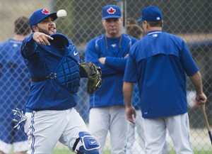 Dioner Navarro is king of the console when it comes to gaming among Blue Jays | iNFOnews.ca CP32103355