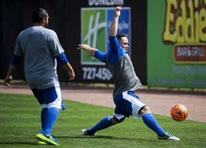 Navarro and Martin trade baseball for soccer ball at spring training | iNFOnews.ca CP32067349