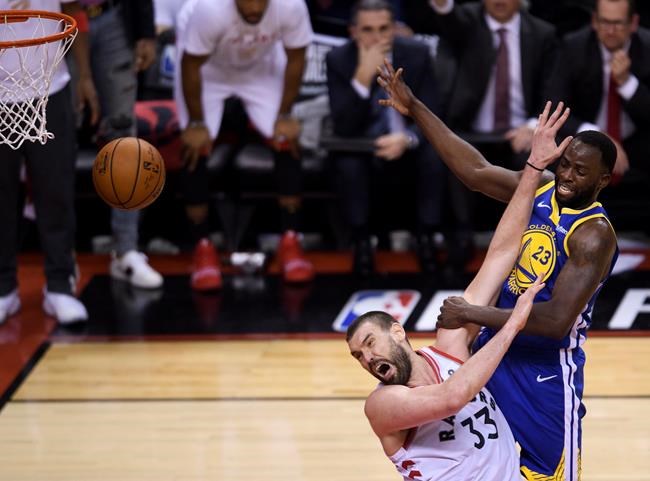 Warriors edge Raptors 106-105, cutting Toronto's series lead to 3-2 | iNFOnews.ca Warriors edge Raptors 106-105, cutting Toronto's series lead to 3-2 | iNFOnews.ca