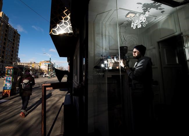Tiny coffeeshops help owners save on rent in high-cost Toronto, Vancouver | iNFOnews.ca