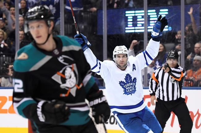 Muzzin, Johnsson lead Maple Leafs to 6-1 rout of free-falling Ducks | iNFOnews.ca