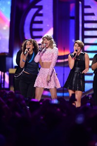 iHeartRadio festival kicks off in Las Vegas with Taylor Swift, Ariana Grande, surprise guests | iNFOnews.ca iHeartRadio festival kicks off in Las Vegas with Taylor Swift, Ariana Grande, surprise guests | iNFOnews.ca
