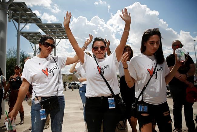 Somber tributes, dimmed lights on Vegas shooting anniversary | iNFOnews.ca