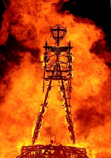 Man dies after rushing into Burning Man festival flames | iNFOnews.ca
