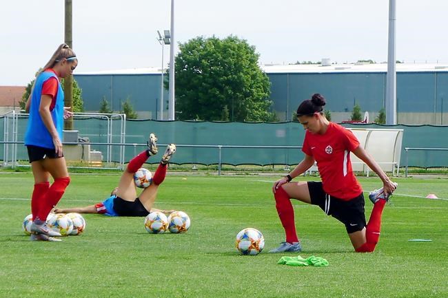 Canada's Christine Sinclair mingles with Dutch fans ahead of World Cup showdown | iNFOnews.ca