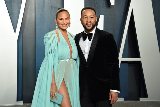 Chrissy Teigen and John Legend grieve their miscarriage | iNFOnews.ca