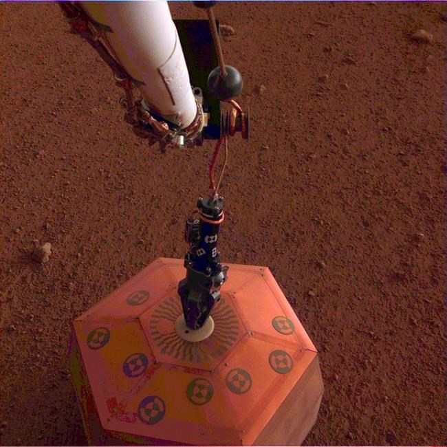 Mars lander sets quake monitor on planet's red surface | iNFOnews.ca