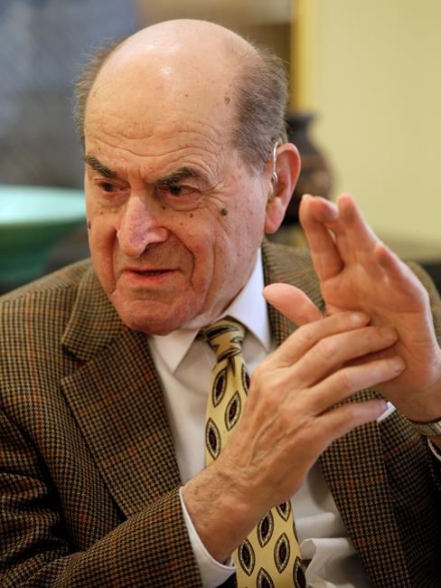 Dr. Heimlich, 96, uses his manoeuvr to save choking woman | iNFOnews.ca