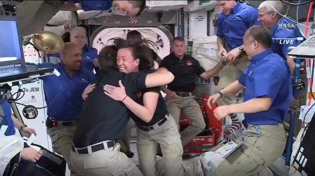 Biggest space station crowd in decade after SpaceX arrival | iNFOnews.ca