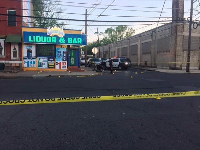 10 wounded as gunmen open fire outside New Jersey bar | iNFOnews.ca