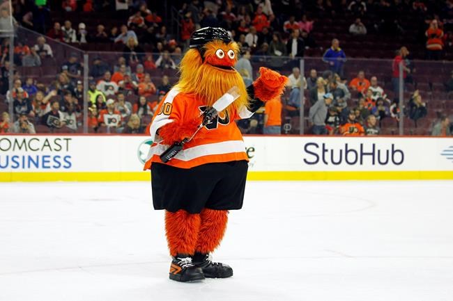 Philadelphia Flyers mascot, Gritty, has fun in first snow | iNFOnews.ca Philadelphia Flyers mascot, Gritty, has fun in first snow | iNFOnews.ca