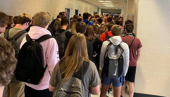 Georgia school shifting online after infections reported | iNFOnews.ca