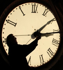 It's that time again: Don't forget to set your clocks back an hour; think fall back | iNFOnews.ca It's that time again: Don't forget to set your clocks back an hour; think fall back | iNFOnews.ca