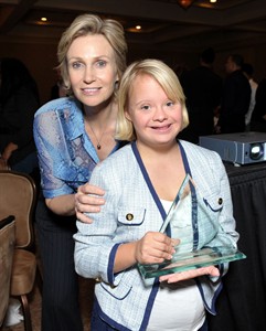 Actress Jane Lynch to cheer on athletes at Special Olympics USA opening ceremony in New Jersey | iNFOnews.ca