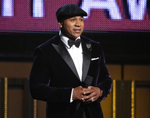 LL Cool J lends a hand for New York City kids who need school supplies | iNFOnews.ca CP29617886