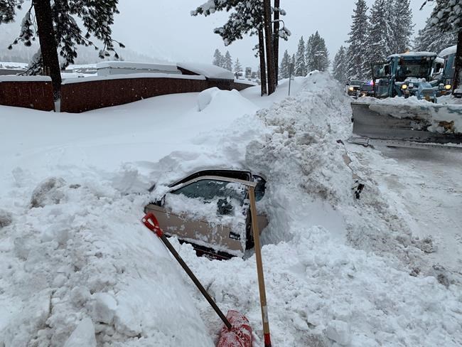 Snowplow bumps into snow-covered car, finds woman OK inside | iNFOnews.ca Snowplow bumps into snow-covered car, finds woman OK inside | iNFOnews.ca