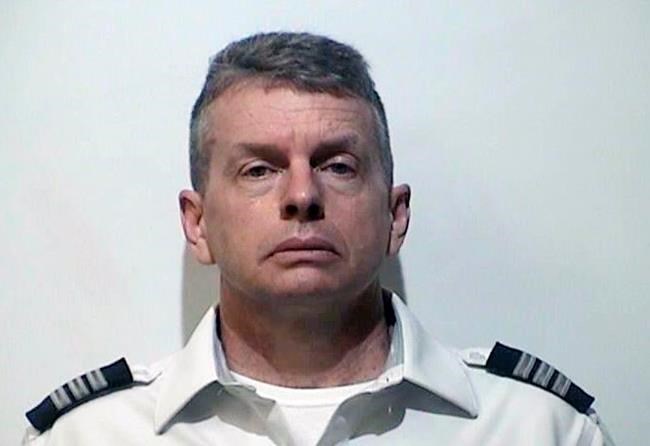 Airline pilot charged with killing 3 in Kentucky in 2015 | iNFOnews.ca Airline pilot charged with killing 3 in Kentucky in 2015 | iNFOnews.ca