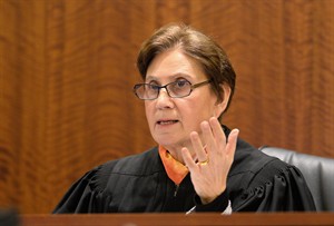 Hernandez prosecutors cite OJ Simpson, but judge rules trophies won't be covered for jurors | iNFOnews.ca CP31363764