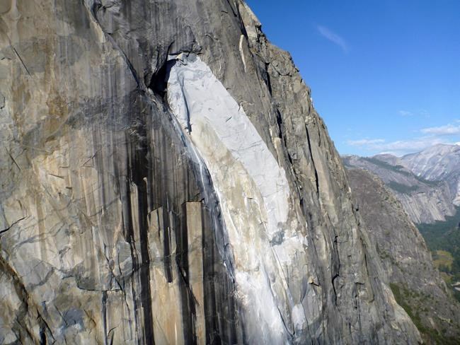 Double rock falls at famed Yosemite don't deter climbers | iNFOnews.ca Double rock falls at famed Yosemite don't deter climbers | iNFOnews.ca