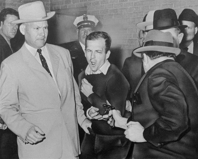 Jim Leavelle, lawman at Lee Harvey Oswald's side, dies at 99 | iNFOnews.ca