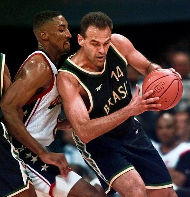 Kobe's boyhood hero Oscar Schmidt celebrates 'annoying kid' | iNFOnews.ca
